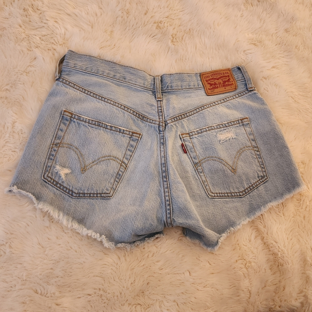 Levis 501 Distressed Light Blue Denim Cut Off Shorts Size 27 Button Fly - Picture 8 of 12